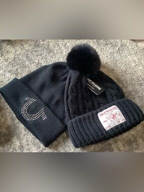 True Religion 2pc Beanie Hat Set, Cable Knit Pom, Rhinestone Logo Horseshoe Knit